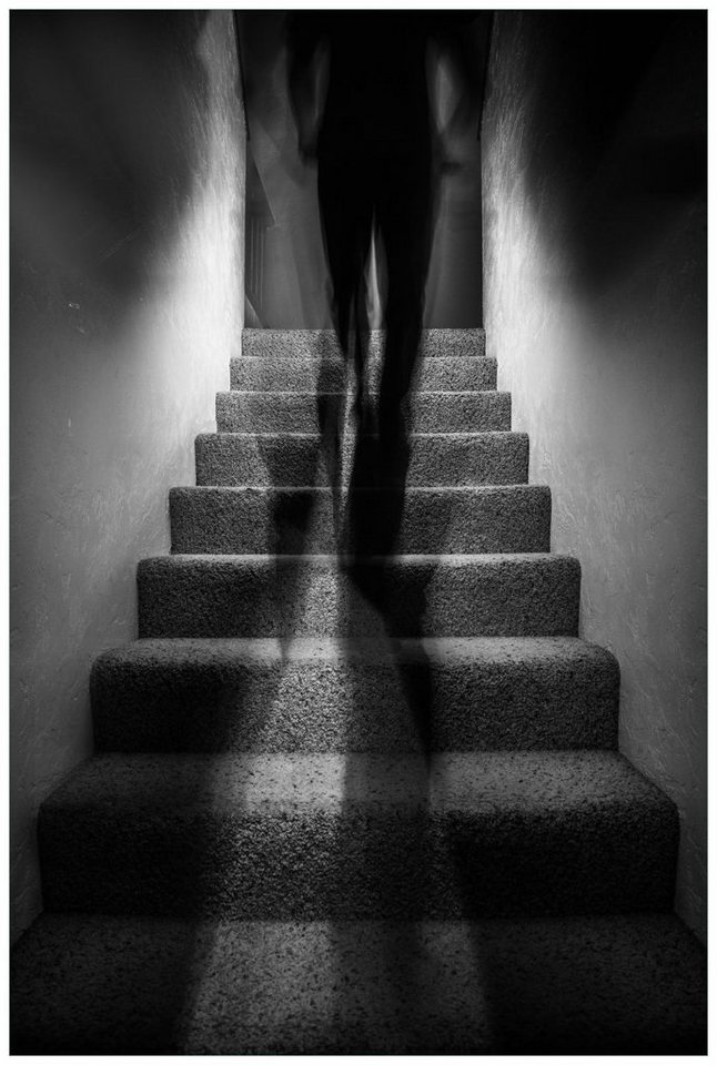 Wallario Acrylglasbild, Mysteriöse Treppe mit Schattenfigur - Schwarzweiß, in verschiedenen Ausführungen von Wallario
