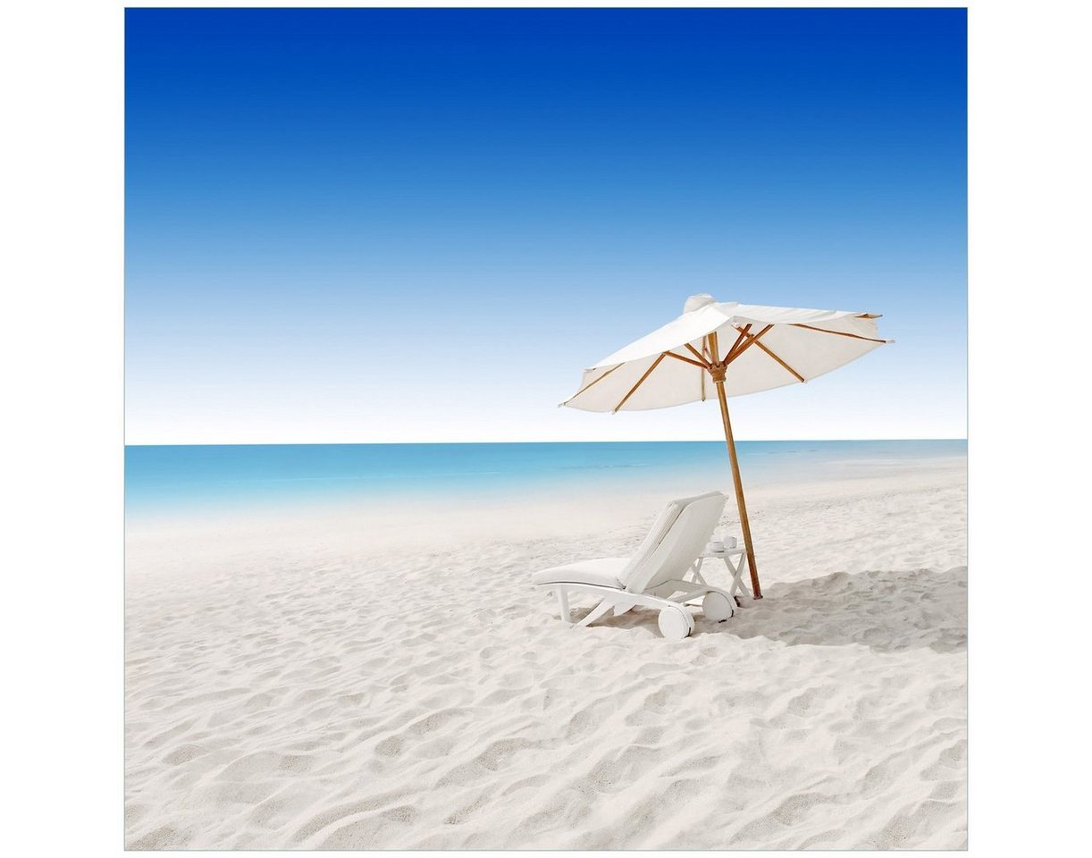 Wallario Acrylglasbild, Sonnenliege am weißen Strand unter blauem Himmel, in verschiedenen Ausführungen von Wallario