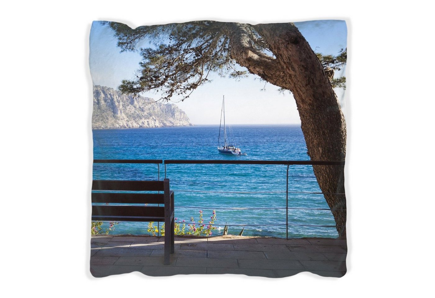 Wallario Dekokissen Einsame Bank am Meer - Spanien im Sommer, handgenäht Wallario Dekokissen Einsame Bank am Meer - Spanien im Sommer, handgenäht von Wallario