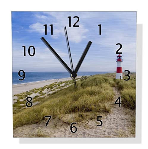 Wallario Design Wanduhr Am Strand von Sylt Leuchtturm auf der Düne Panorama aus Aluverbund, Alu-Uhr Größe 30 x 30 cm, Schwarze Zeiger mit Metalloptik von Wallario