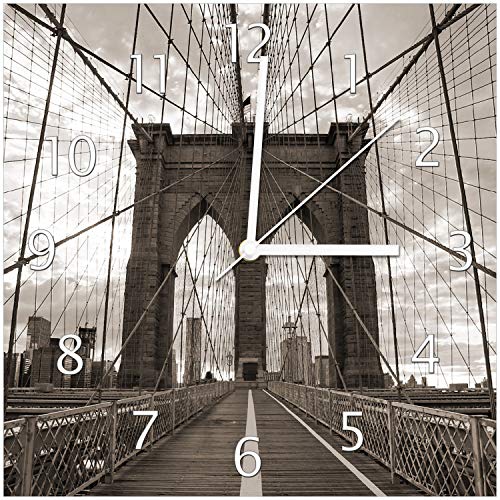 Wallario Design-Wanduhr Brooklyn Bridge in New York aus Glas, Motiv-Uhr Größe 30 x 30 cm, weiße Zeiger von Wallario
