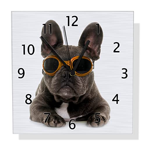 Wallario Design Wanduhr Cooler Hund mit Sonnenbrille in orange - Französische Bulldogge aus Aluverbund, Alu-Uhr Größe 30 x 30 cm, Schwarze Zeiger mit Metalloptik von Wallario