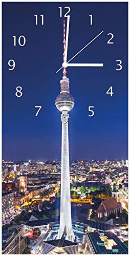 Wallario Design-Wanduhr Fernsehturm Berlin bei Nacht aus Glas, Motiv-Uhr Größe 30 x 60 cm, weiße Zeiger von Wallario