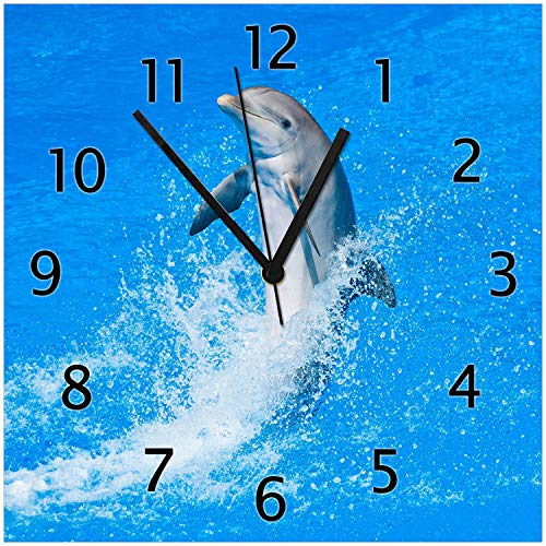 Wallario Design-Wanduhr Fröhlicher Delfin im blauen Wasser aus Glas, Motiv-Uhr Größe 30 x 30 cm, Schwarze Zeiger von Wallario