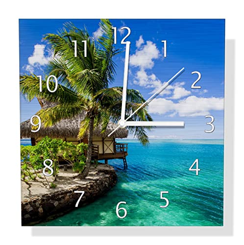 Wallario Design Wanduhr Karibisches Meer – Einsame Hütte unter Palmen aus Aluverbund, Alu-Uhr Größe 30 x 30 cm, weiße Zeiger mit Metalloptik von Wallario