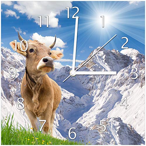 Wallario Design-Wanduhr Kuh im Sonnenschein in den Alpen aus Glas, Motiv-Uhr Größe 30 x 30 cm, weiße Zeiger von Wallario