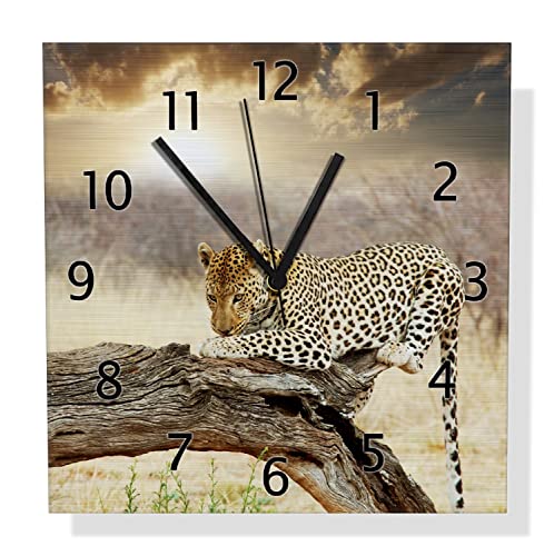 Wallario Design Wanduhr Leopard auf Baumstamm in Afrika aus Aluverbund, Alu-Uhr Größe 30 x 30 cm, Schwarze Zeiger mit Metalloptik von Wallario