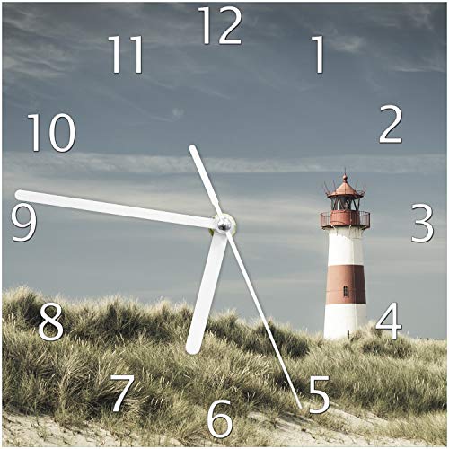 Wallario Design-Wanduhr Leuchtturm auf der Düne am Strand aus Glas, Motiv-Uhr Größe 20 x 20 cm, weiße Zeiger von Wallario