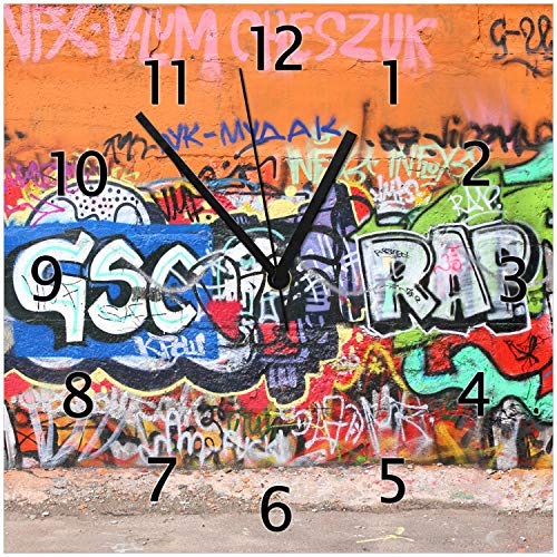 Wallario Design-Wanduhr Rap-Graffiti- Wand mit verschiedenen Tags aus Glas, Motiv-Uhr Größe 30 x 30 cm, Schwarze Zeiger von Wallario