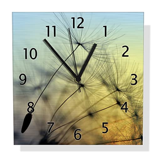 Wallario Design Wanduhr Samen der Pusteblume in Nahaufnahme vor blauem Himmel aus Aluverbund, Alu-Uhr Größe 30 x 30 cm, Schwarze Zeiger mit Metalloptik von Wallario