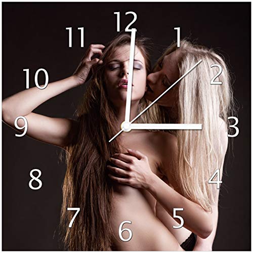 Wallario Design-Wanduhr Sexy Lesben-Erotik : Zwei nackte Junge küssende Frauen aus Glas, Motiv-Uhr Größe 30 x 30 cm, weiße Zeiger von Wallario