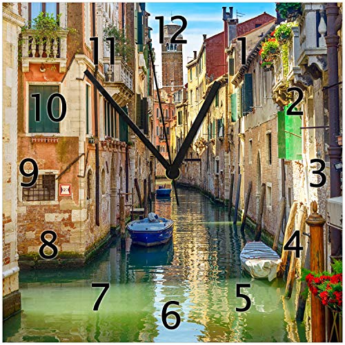 Wallario Design-Wanduhr Urlaub in Venedig Kanal zwischen bunten Häusern aus Glas, Motiv-Uhr Größe 30 x 30 cm, Schwarze Zeiger von Wallario