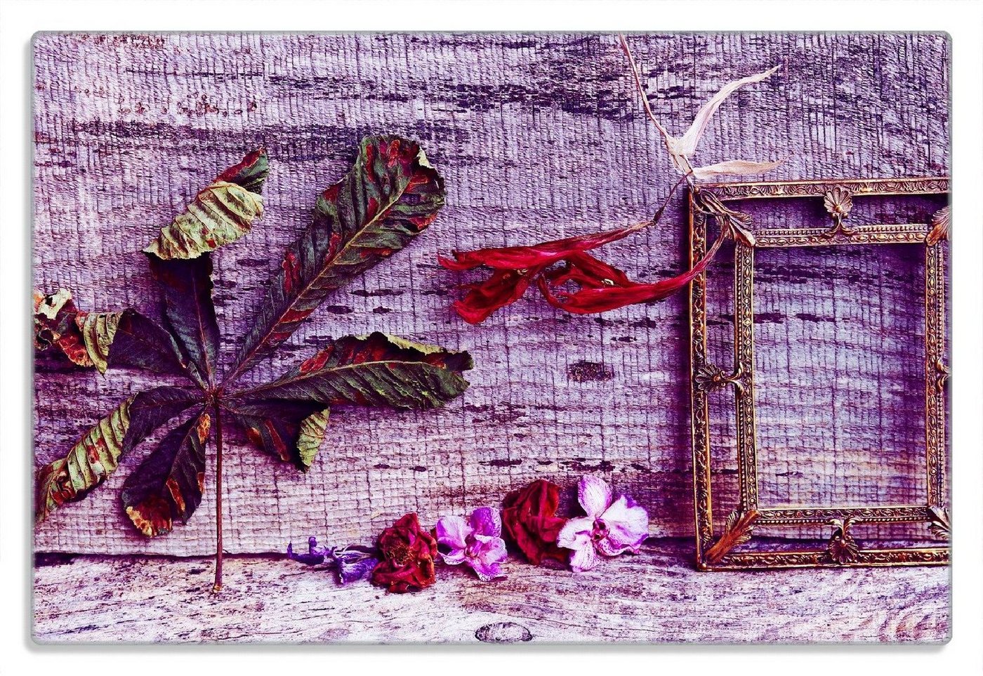 Wallario Frühstücksbrett Getrocknete Blätter - Herbst Stillleben in lila, (inkl. rutschfester Gummifüße 4mm, 1-St), 20x30cm von Wallario