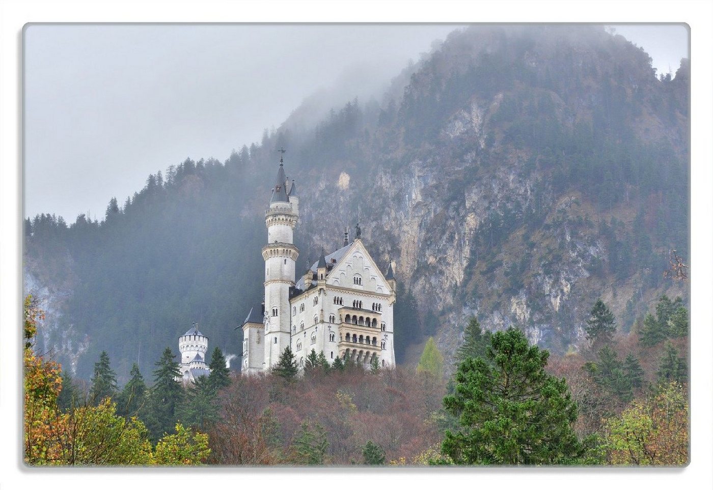 Wallario Frühstücksbrett Schloss Neuschwanstein in Bayern, (inkl. rutschfester Gummifüße 4mm, 1-St), 20x30cm von Wallario