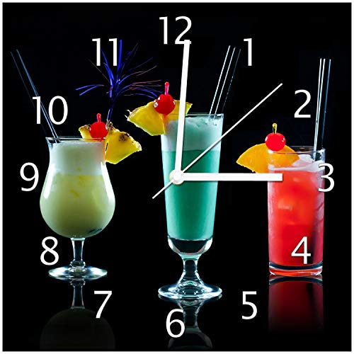 Wallario Design-Wanduhr Bunte Cocktails vor schwarzem Hintergrund aus Glas, Motiv-Uhr Größe 30 x 30 cm, weiße Zeiger von Wallario