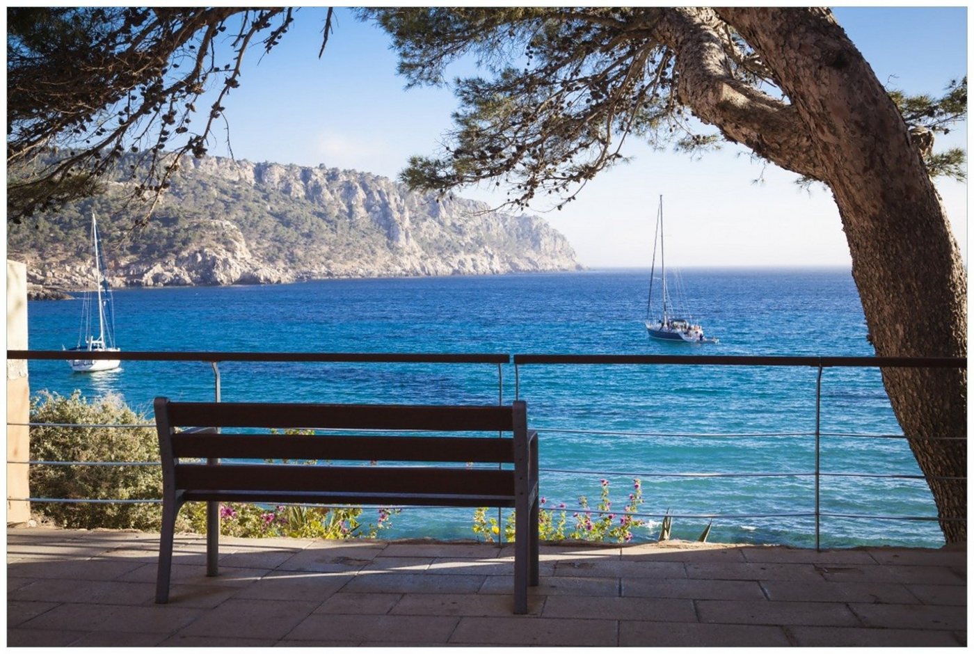 Wallario Glasbild, Einsame Bank am Meer - Spanien im Sommer, in verschiedenen Ausführungen von Wallario