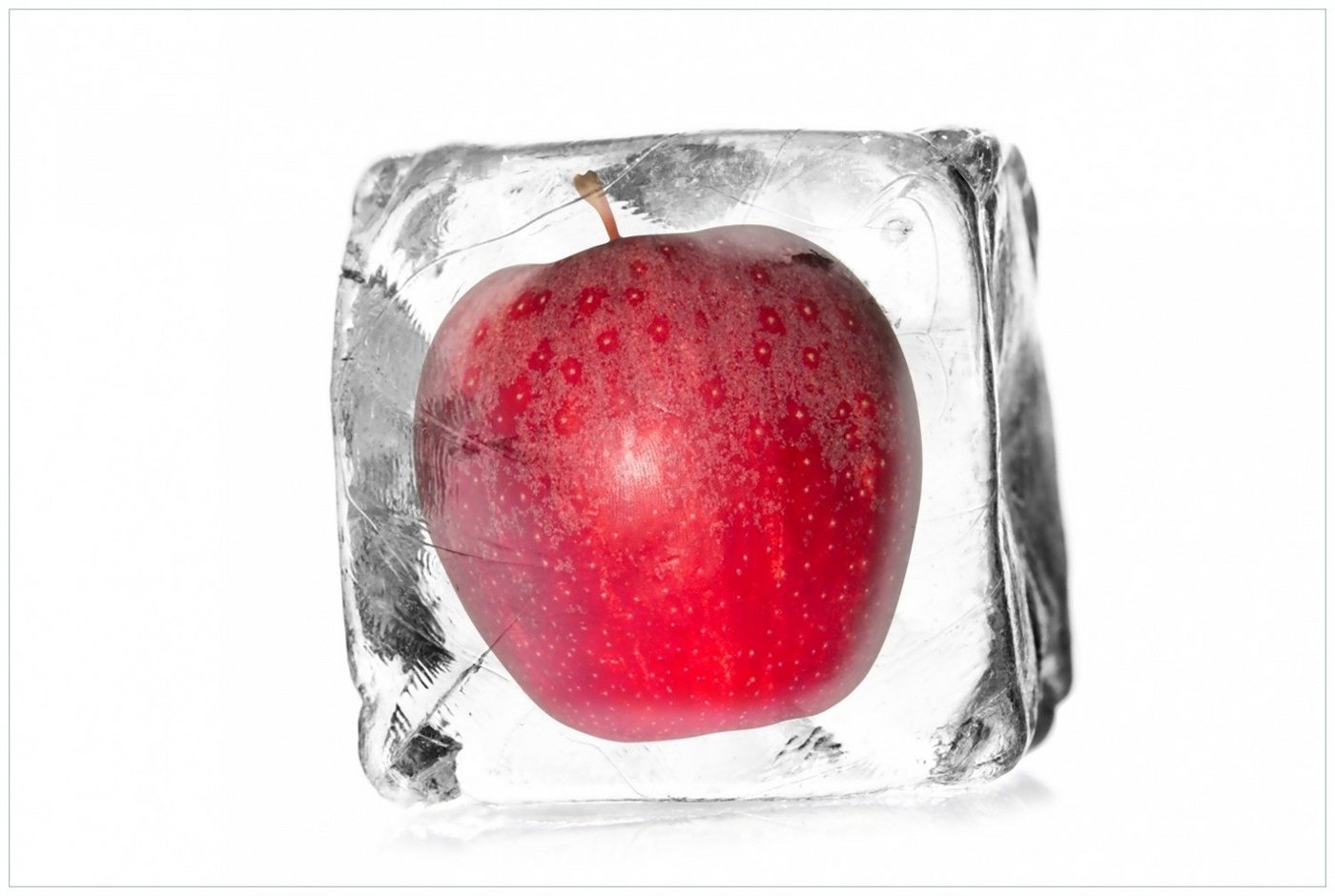 Wallario Glasbild, Roter Apfel in Eiswürfel - Eiskaltes Obst, in verschiedenen Ausführungen von Wallario