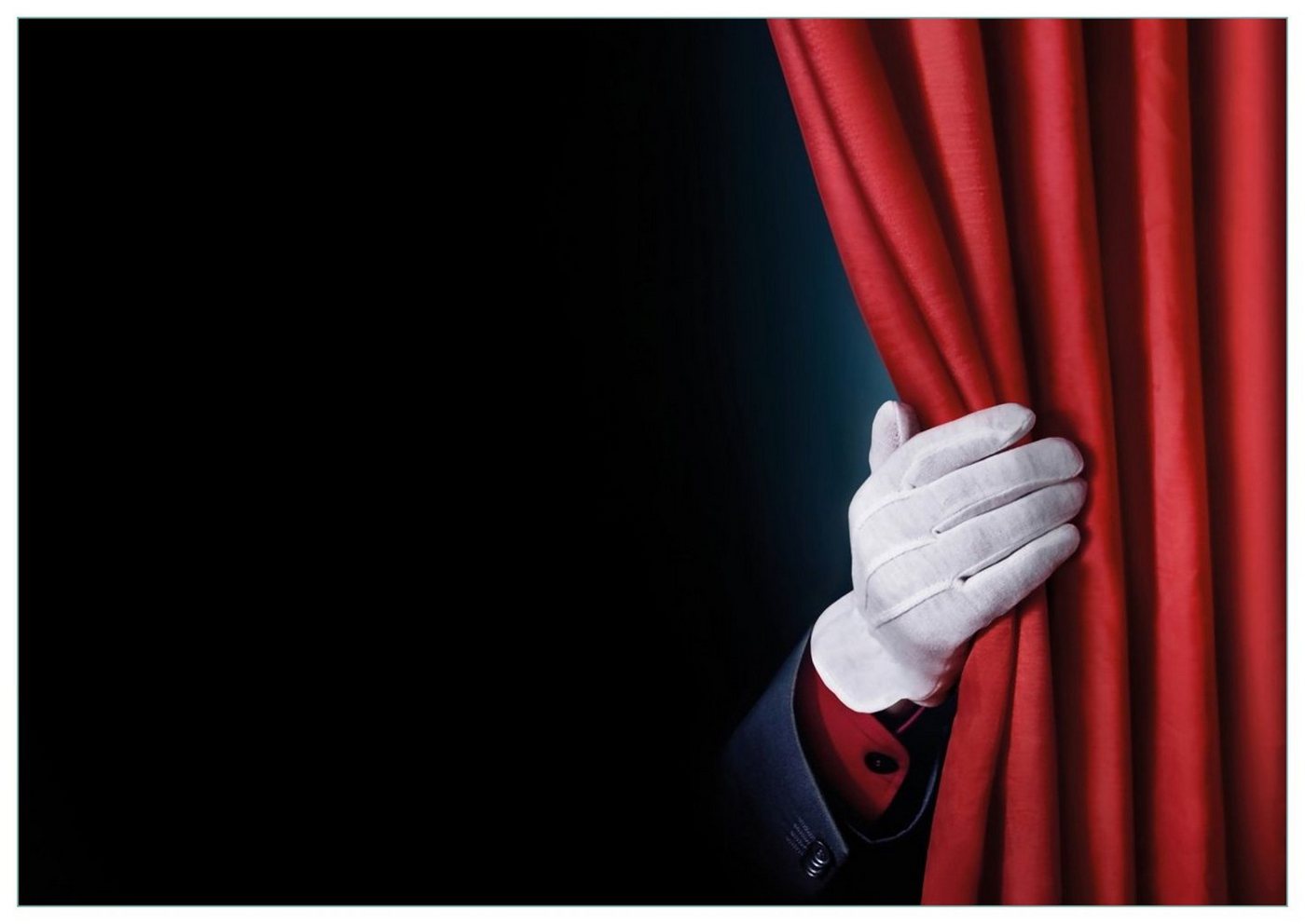 Wallario Glasbild, Vorhang auf für die Show Hand hinterm roten Vorhang, in verschiedenen Ausführungen von Wallario