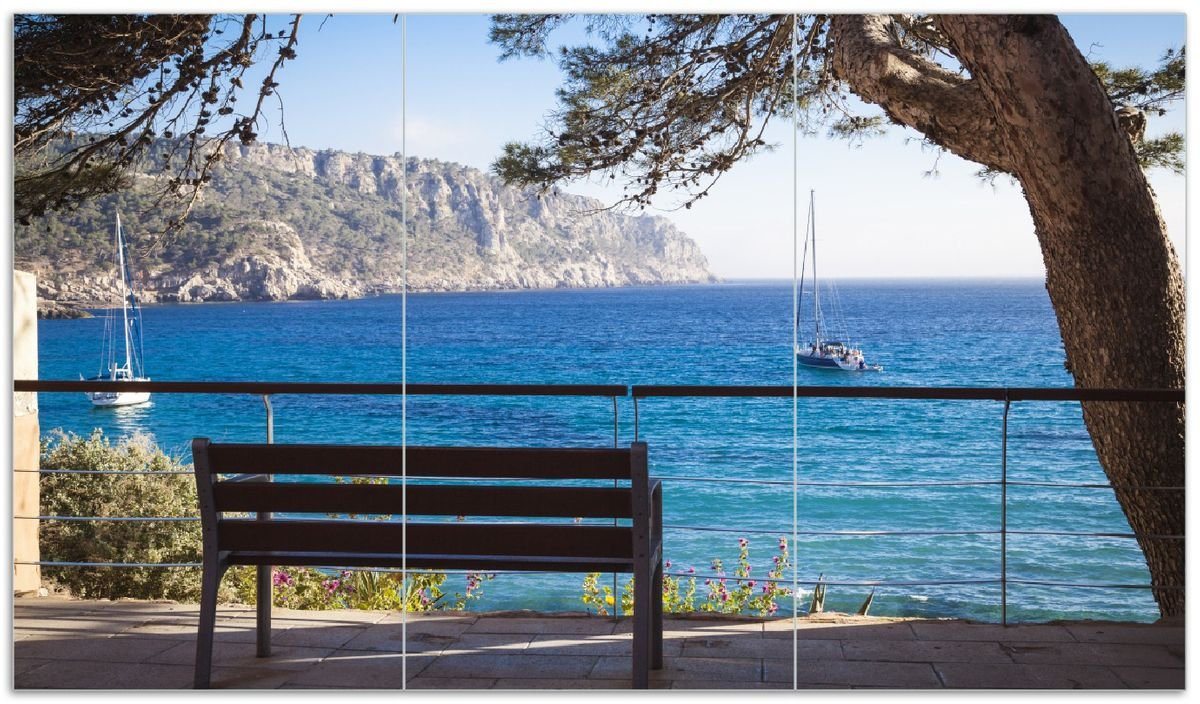 Wallario Herd-Abdeckplatte Einsame Bank am Meer - Spanien im Sommer, ESG-Sicherheitsglas, (Glasplatte, 3 tlg., inkl. 5mm Noppen), verschiedene Größen von Wallario