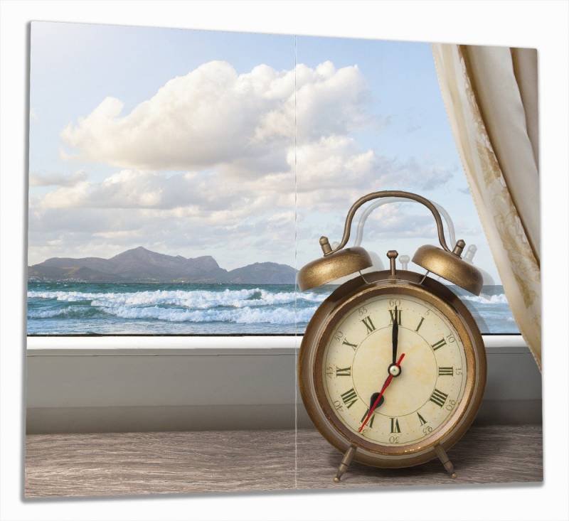 Wallario Herd-Abdeckplatte Guten Morgen sagt das Meer - Wecker und Vorhang am Fenster, ESG-Sicherheitsglas, (Glasplatte, 2 tlg., inkl. 5mm Noppen), verschiedene Größen von Wallario