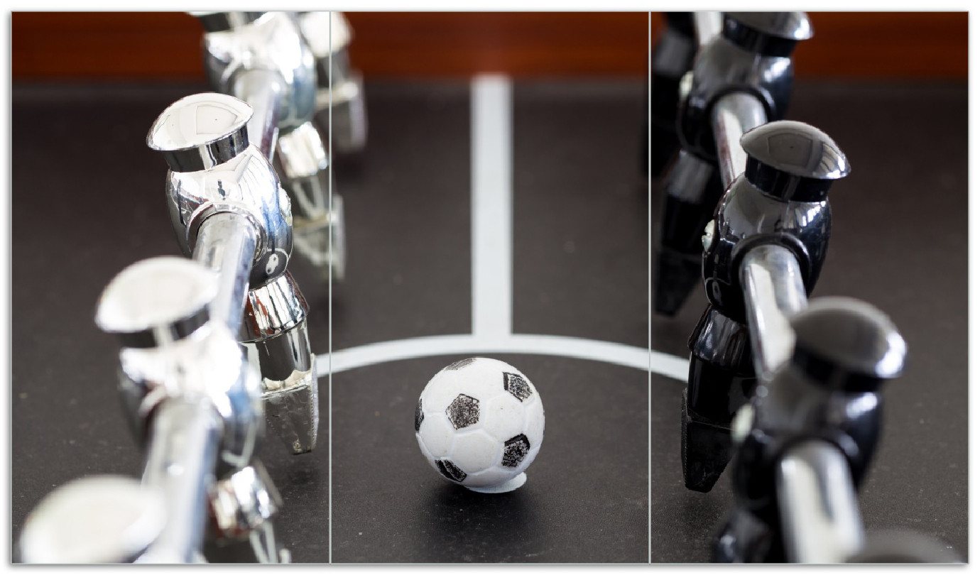 Wallario Herd-Abdeckplatte Kicker-Tisch in Nahaufnahme - Ball in der Mitte, ESG-Sicherheitsglas, (Glasplatte, 3 tlg., inkl. 5mm Noppen), verschiedene Größen von Wallario