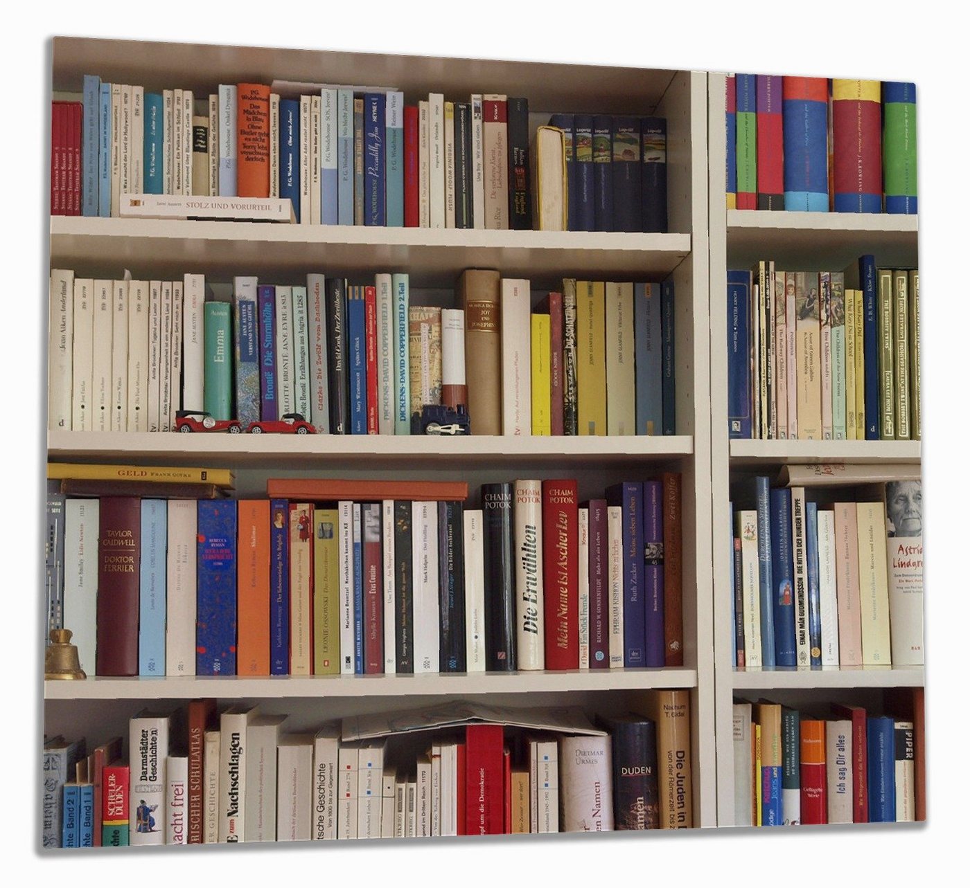 Wallario Herd-Abdeckplatte Weißes Bücherregal mit unterschiedlichen Büchern, ESG-Sicherheitsglas, (Glasplatte, 1 tlg., inkl. 5mm Noppen), verschiedene Größen von Wallario