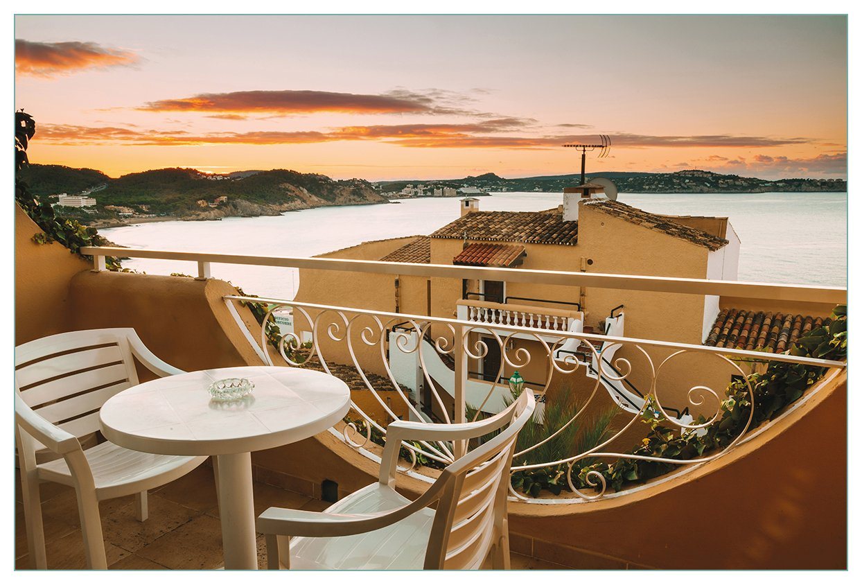 Wallario Küchenrückwand Sommer in Spanien - Ausblick von einer schönen Terrasse auf das Meer, (1-tlg) von Wallario