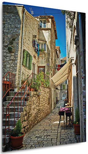 Wallario Leinwandbild Romantische Gasse in Kroatien Mitten in der Stadt - Wandbild 60 x 90 cm: Kunstdruck | Brillante lichtechte Farben | hochauflösend | verzugsfrei von Wallario