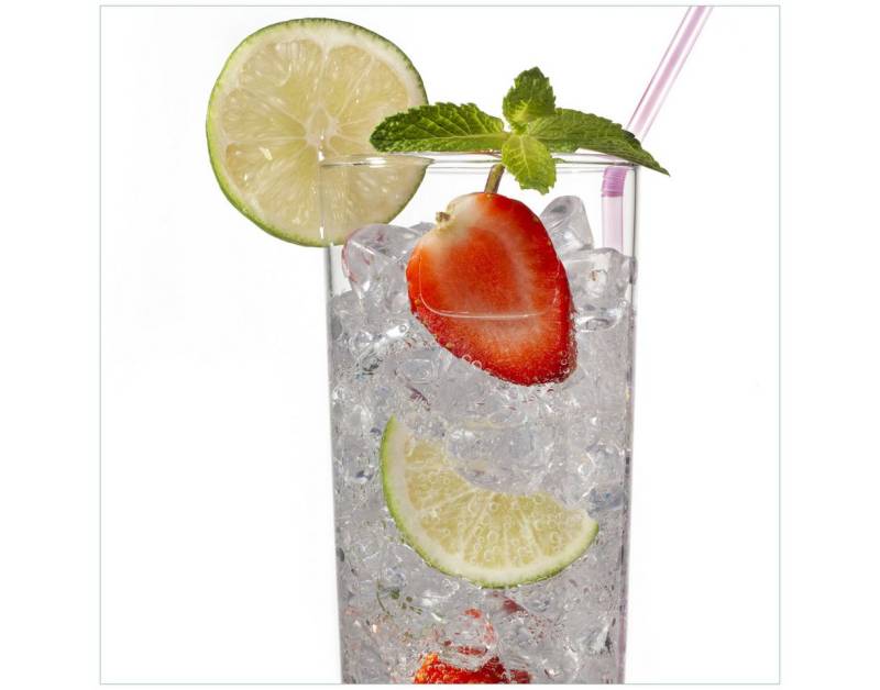 Wallario Möbelfolie Glas Wasser mit Erdbeeren von Wallario