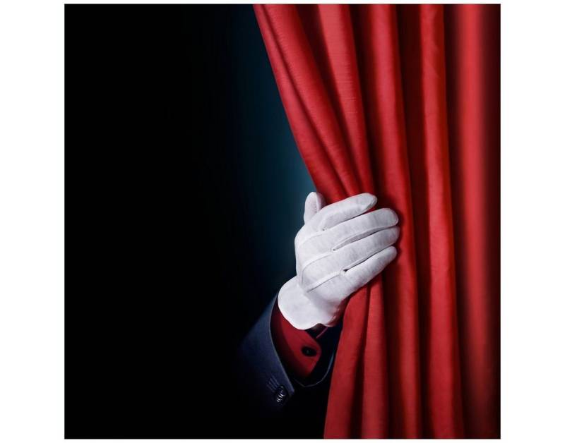 Wallario Möbelfolie Vorhang auf für die Show Hand hinterm roten Vorhang Wallario Möbelfolie Vorhang auf für die Show Hand hinterm roten Vorhang von Wallario