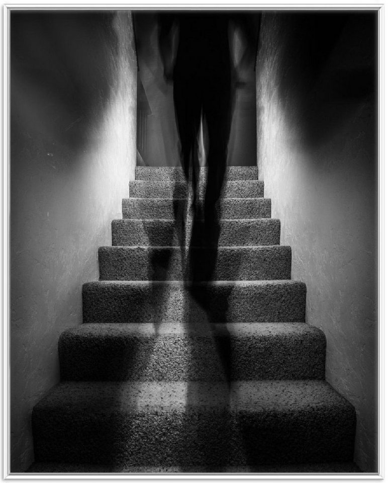Wallario Poster, Mysteriöse Treppe mit Schattenfigur - Schwarzweiß, in verschiedenen Ausführungen Wallario Poster, Mysteriöse Treppe mit Schattenfigur - Schwarzweiß, in verschiedenen Ausführungen von Wallario