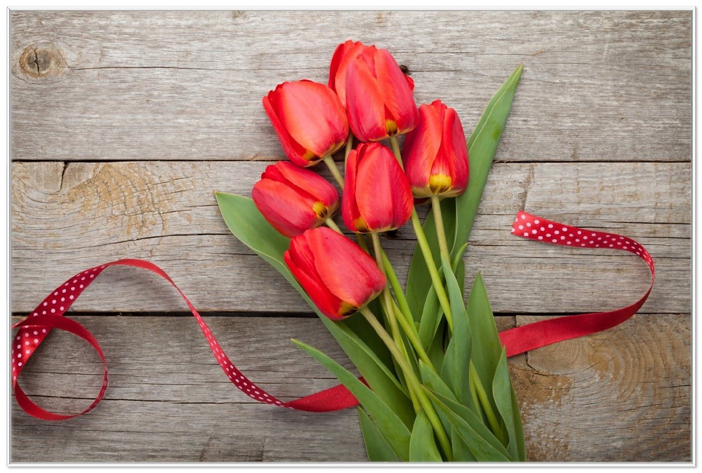 Wallario Poster, Rote Tulpen auf einem alten Holztisch, in verschiedenen Ausführungen von Wallario