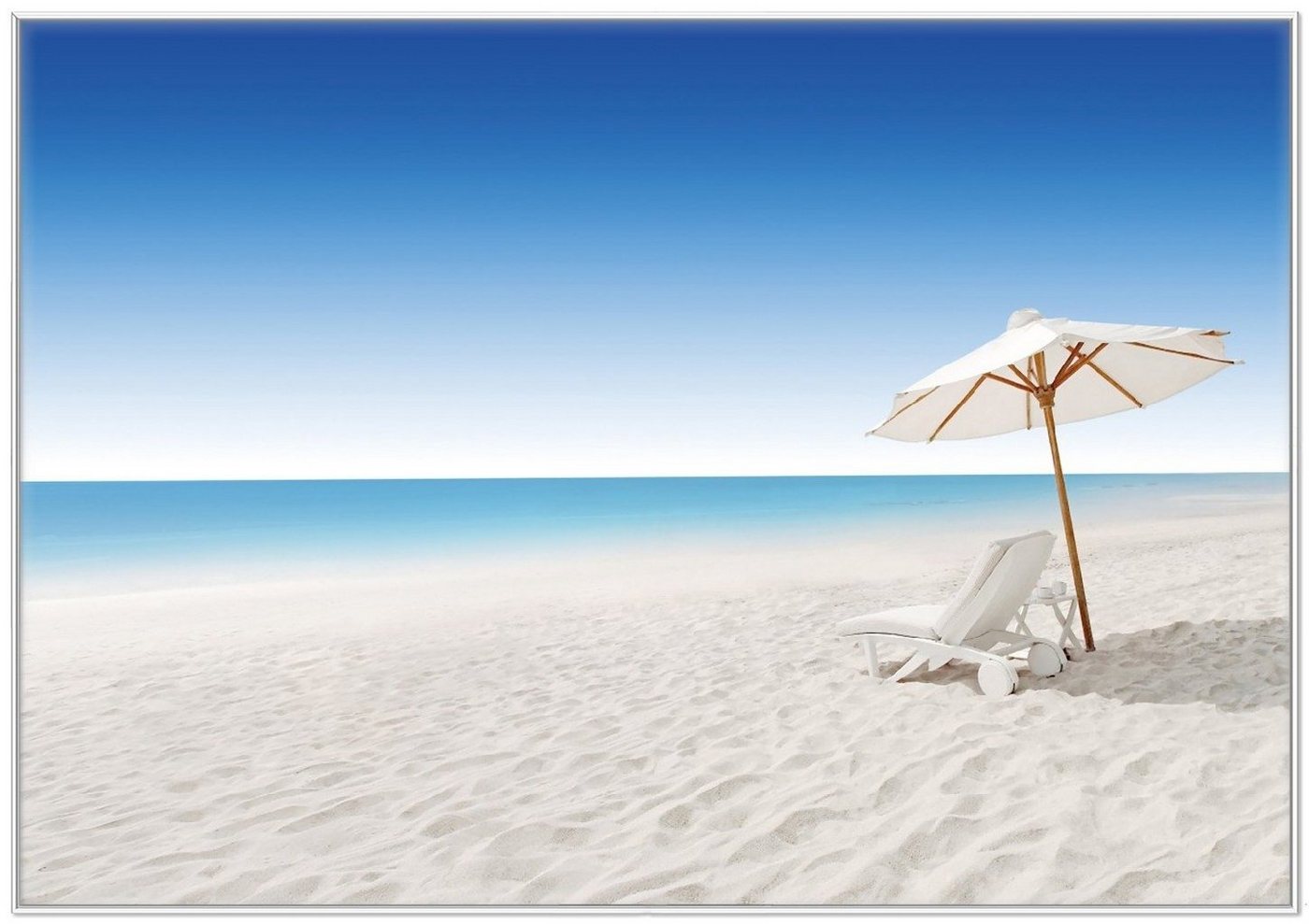 Wallario Poster, Sonnenliege am weißen Strand unter blauem Himmel, in verschiedenen Ausführungen von Wallario