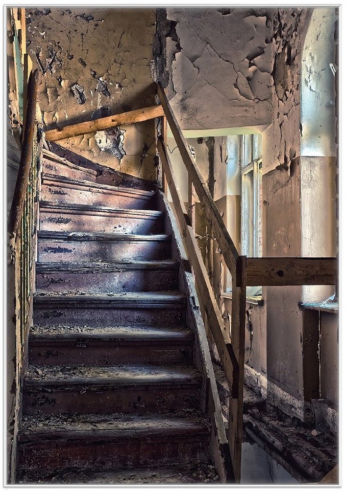 Wallario Poster, Treppe in einem alten Haus, in verschiedenen Ausführungen Wallario Poster, Treppe in einem alten Haus, in verschiedenen Ausführungen von Wallario