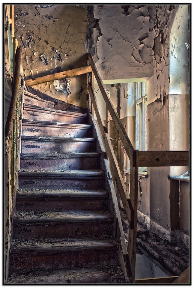 Wallario Poster, Treppe in einem alten Haus, in verschiedenen Ausführungen Wallario Poster, Treppe in einem alten Haus, in verschiedenen Ausführungen von Wallario