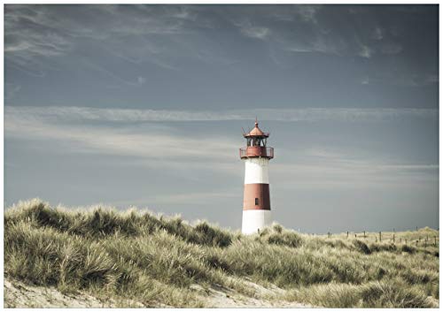 Wallario Poster - Leuchtturm auf der Düne am Strand in Premiumqualität, Größe: 70 x 100 cm (Riesenposter) von Wallario