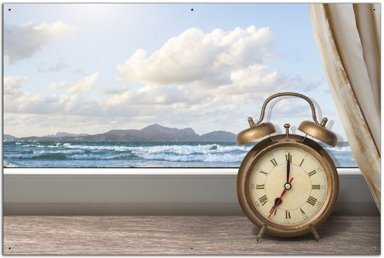 Wallario Sichtschutzzaunmatten Guten Morgen sagt das Meer - Wecker und Vorhang am Fenster Wallario Sichtschutzzaunmatten Guten Morgen sagt das Meer - Wecker und Vorhang am Fenster von Wallario