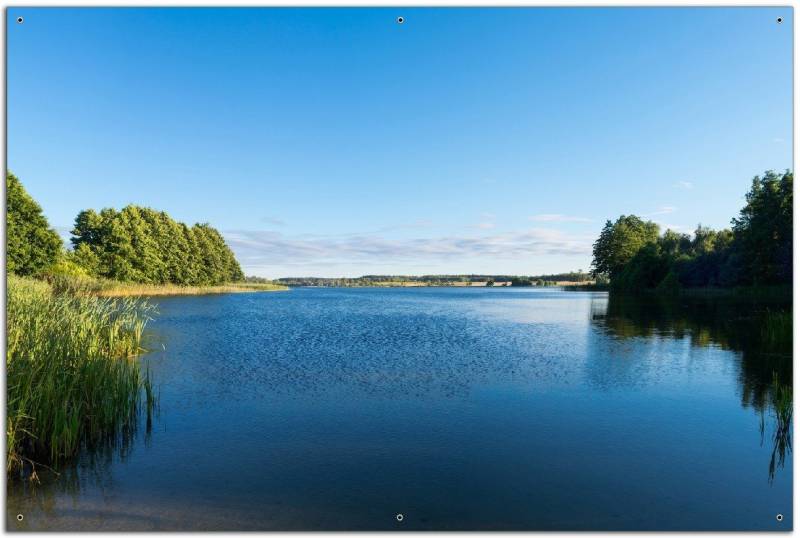 Wallario Sichtschutzzaunmatten Malerischer See mit Schilf unter blauem Himmel von Wallario