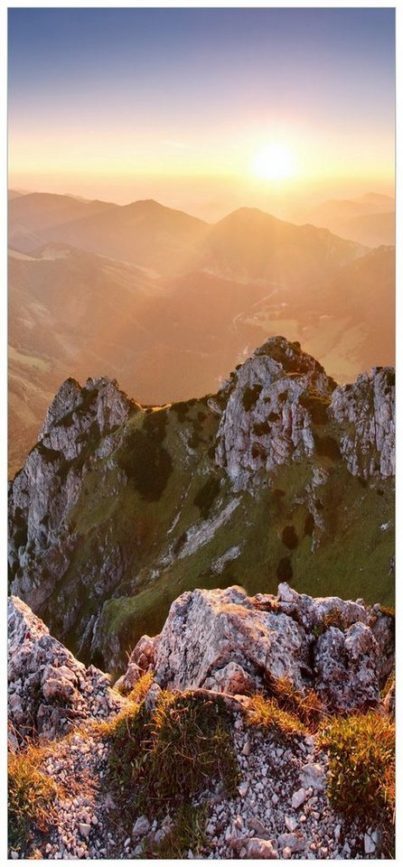 Wallario Türtapete Berglandschaft mit Sonnenuntergang in der Slowakei, glatt, ohne Struktur von Wallario