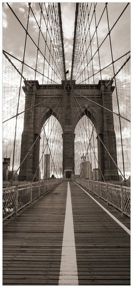 Wallario Türtapete Brooklyn Bridge in New York, glatt, ohne Struktur von Wallario