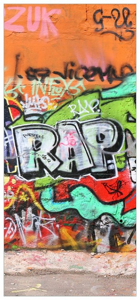 Wallario Türtapete RAP-Graffiti- Wand mit verschiedenen Tags, glatt, ohne Struktur von Wallario