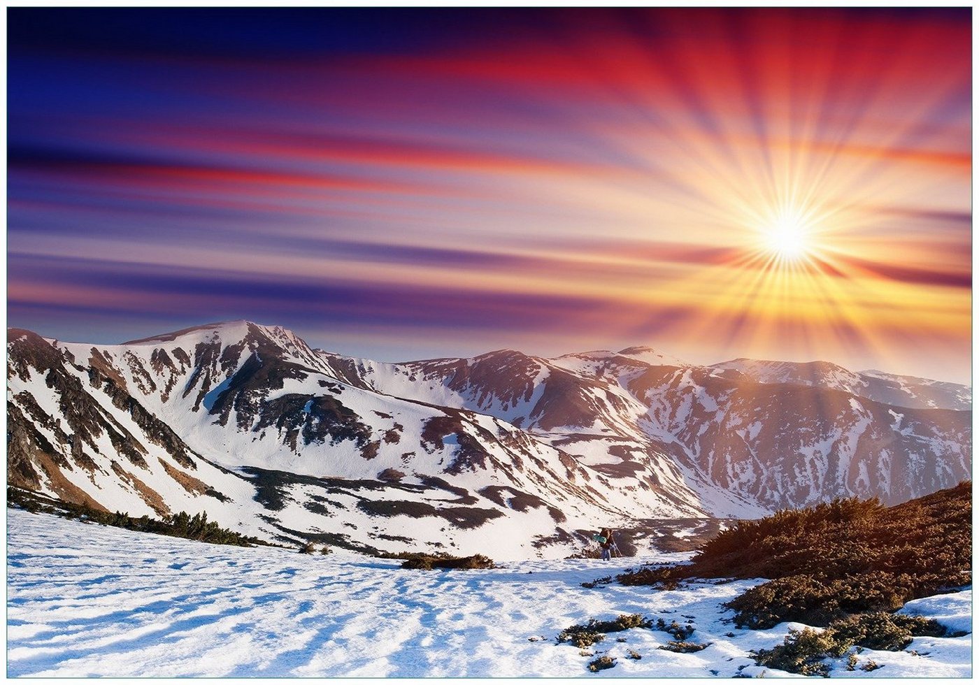 Wallario Vliestapete Farbenfroher Sonnenuntergang im Winter - Schnee in den Bergen, Seidenmatte Oberfläche, hochwertiger Digitaldruck, in verschiedenen Größen erhältlich von Wallario