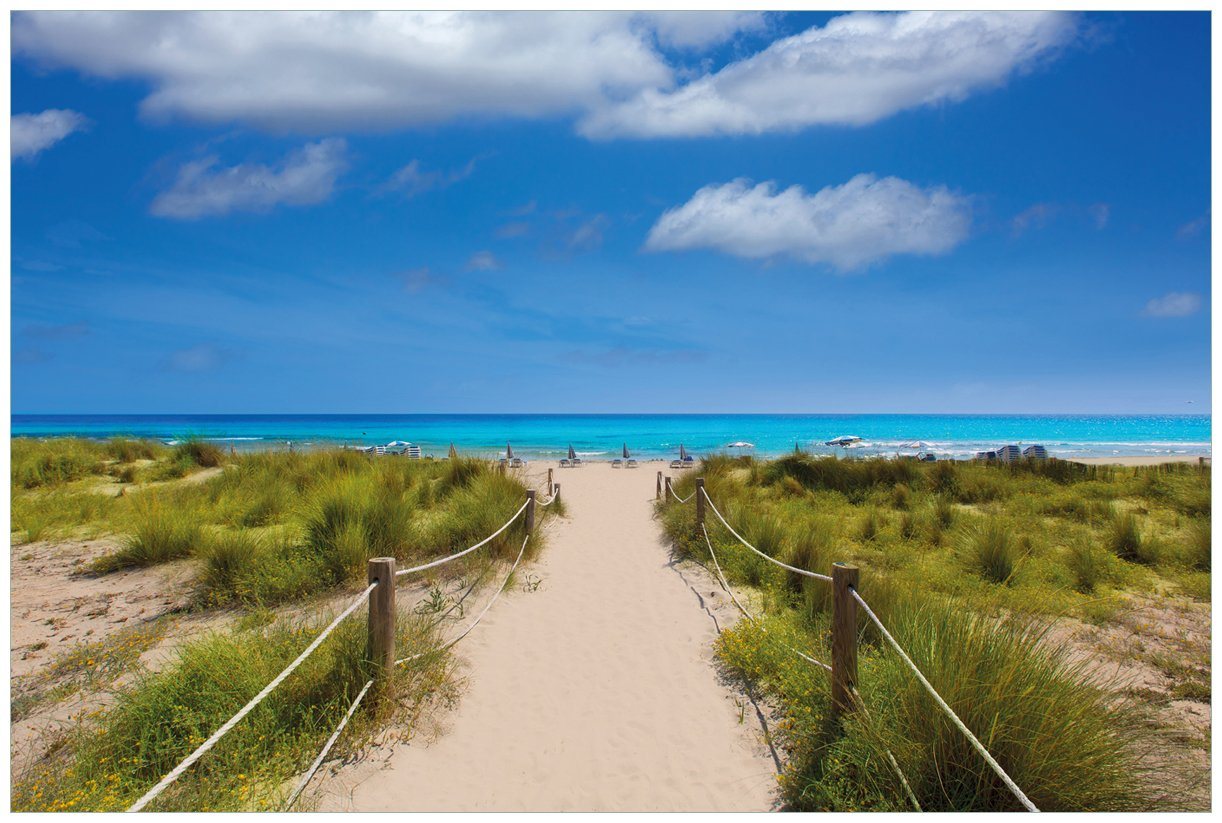 Wallario Vliestapete Sandweg zum blauen Meer mit blauem Himmel, seidenmatte Oberfläche von Wallario