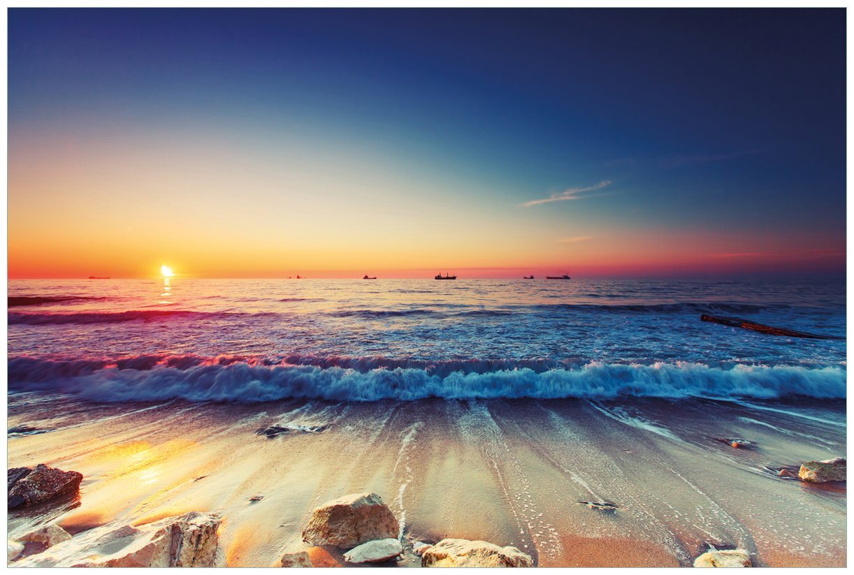 Wallario Vliestapete Sonnenuntergang am Meer mit Wellen am Strand, seidenmatte Oberfläche von Wallario