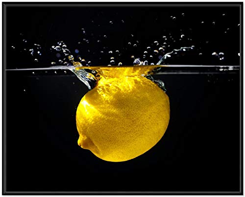 Wallario Wandbild - Zitrone im Wasser - Frisches Obst für die Küche in Premiumqualität, Poster mit schwarzem Rahmen, Größe: 40 x 50 cm Wallario Wandbild - Zitrone im Wasser - Frisches Obst für die Küche in Premiumqualität, Poster mit schwarzem Rahmen, Größe: 40 x 50 cm von Wallario