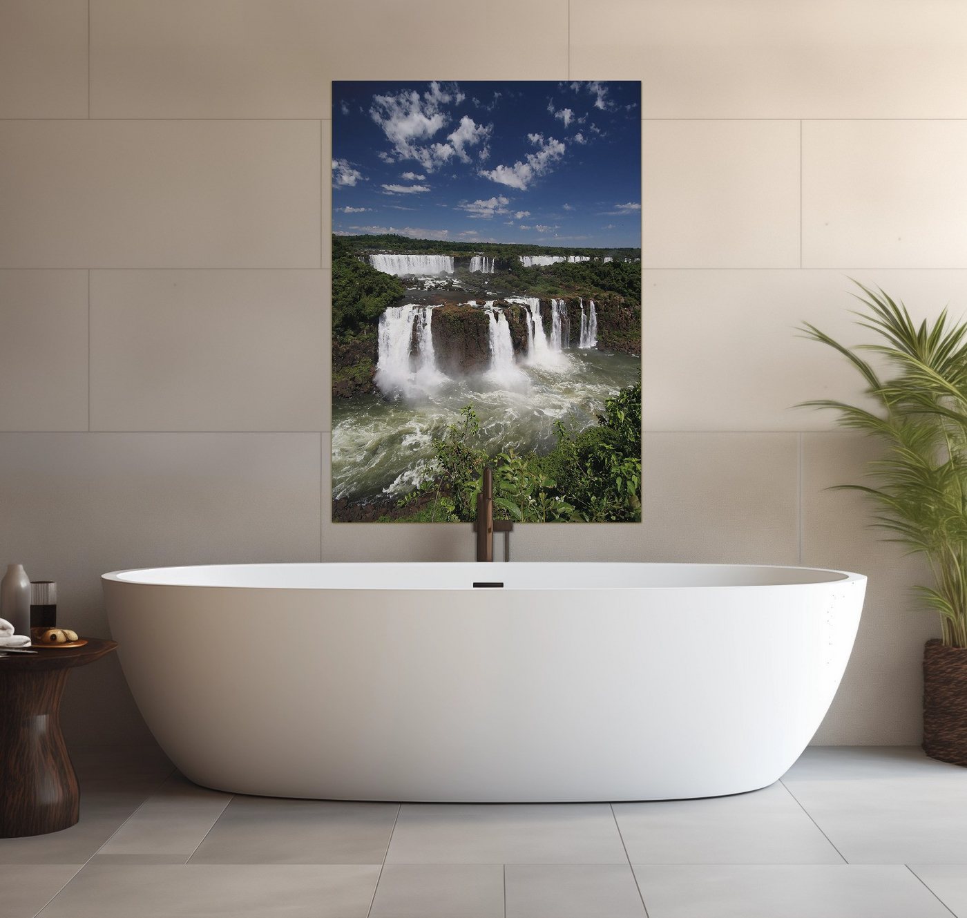 Wallario Wandfolie, Iguazu-Wasserfälle, wasserresistent, geeignet für Bad und Dusche von Wallario