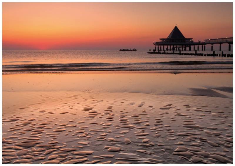 Wallario Wandfolie, Strand am Abend - Seebrücke am Ostseebad Heringsdorf, in verschiedenen Ausführungen von Wallario