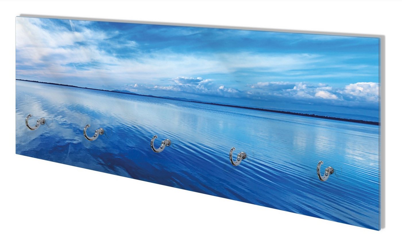 Wallario Wandgarderobe Blaue Meeresbucht in Italien mit Spiegelung im Wasser (1-teilig, inkl. Haken und Befestigungsset), 80x30cm, aus ESG-Sicherheitsglas von Wallario