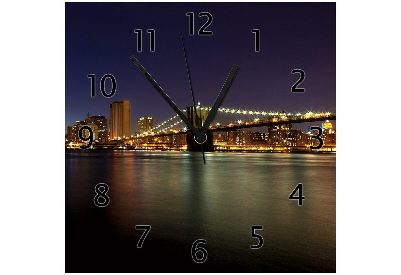 Wallario Wanduhr New York Skyline - Brooklyn Bridge und Manhattan am Abend (Glasuhr) von Wallario