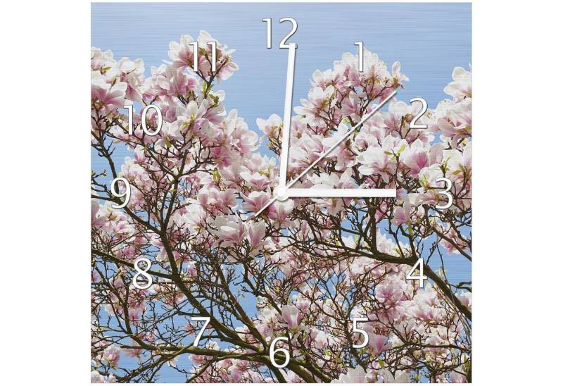 Wallario Wanduhr Schöne rosa Magnolien-Blüten vor blauem Himmel (Aluverbunduhr) von Wallario